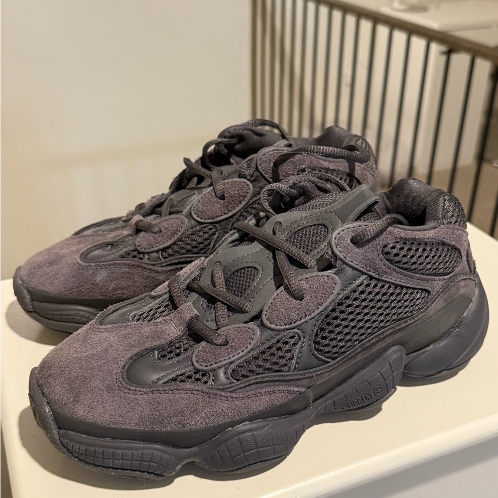 *SOLD* Adidas Yeezy 500 Utility Black F36640
Size 5.5M - Picture 6 of 6